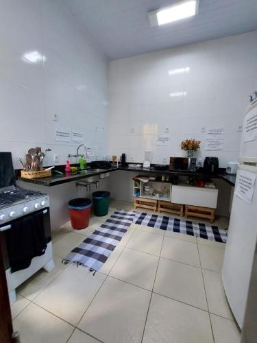 Una cocina o zona de cocina en RIO DE JANEIRO Hostel