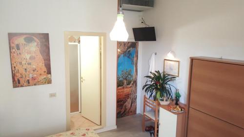 Μια τηλεόραση ή/και κέντρο ψυχαγωγίας στο Hotel Losanna Cervia