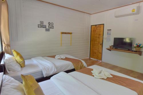 Postel nebo postele na pokoji v ubytování Chomduen Phu Kao Resort