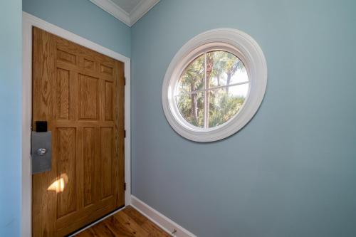 a room with a round window and a door at 2504 Chateau by the Green in Seabrook Island