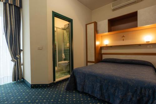 Postel nebo postele na pokoji v ubytování Hotel River fronte mare con piscina