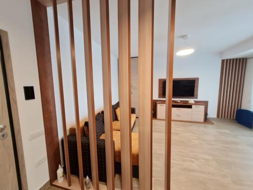 a room with a crib with a television in it at Matteo 2 Apartments Marina Surf Residence, Mamaia Nord - Năvodari,1 vedere frontala,2 cu vedere laterala la mare in Năvodari