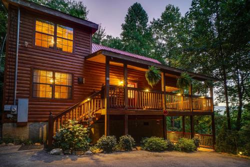 Bear Mountain Chalet in the Woods w/ Hot Tub photo 7