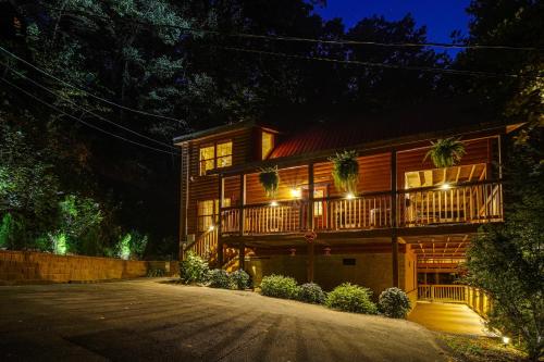 Bear Mountain Chalet in the Woods w/ Hot Tub photo 38