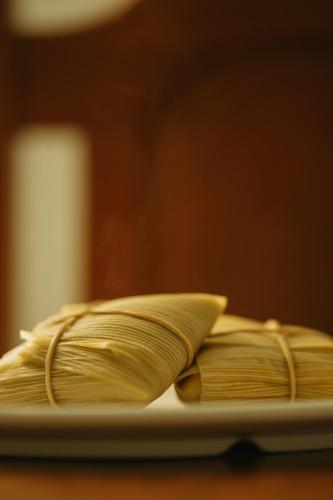 a pillow sitting on a plate on a table at Engenho da Serra Hotel EcoResort in Capitólio