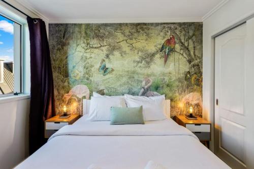 En eller flere senge i et værelse på 3 Bedroom Stunner in Hobsonville - WiFi - Netflix