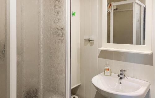Koupelna v ubytování Lovely Home In Bstad With Kitchen