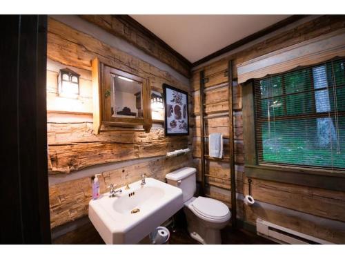 Koupelna v ubytování Grandma Barnes Cabin