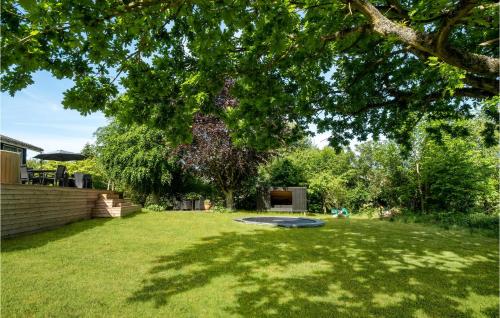 Taman di luar Stunning Home In Knebel With Wifi