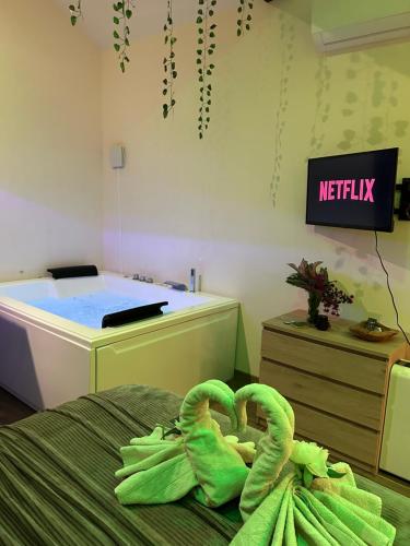 Photo de la galerie de l'établissement Détente au bord de Forêt avec Spa Balnéo et Sauna PRIVÉ, à Fontenoy