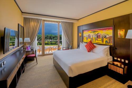 Postel nebo postele na pokoji v ubytování Ramada Resort By Wyndham Dar es Salaam