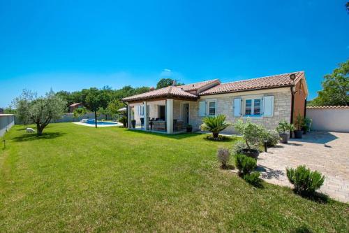 Charming Villa with Pool and Jacuzzi - by Istrabook
