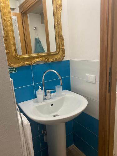 Bilik mandi di Casa Cavour