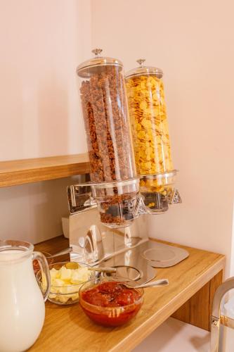 a food processor sitting on a counter with food at AirStar in Surčin