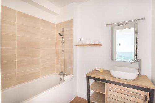 Koupelna v ubytování Joli Cocon au Coeur de Cassis