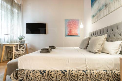 Duplex with private terrace & city views - Center by REMS