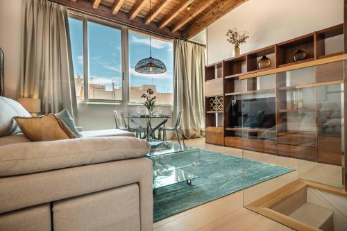 Duplex with private terrace & city views - Center by REMS
