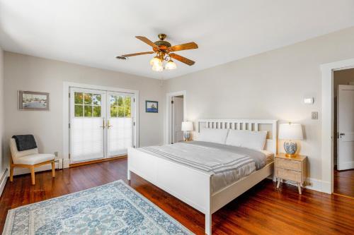 a bedroom with a bed and a ceiling fan at The Salty Crab in Annapolis