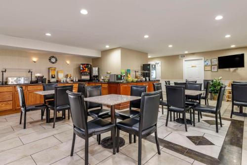 Køkken eller tekøkken på Quality Inn Conyers I-20