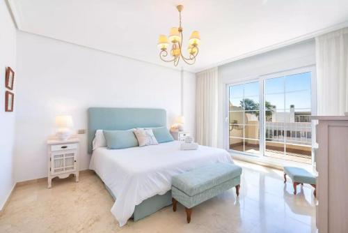 Postel nebo postele na pokoji v ubytování Spectacular Two Floor Penthouse Marbella City Centre