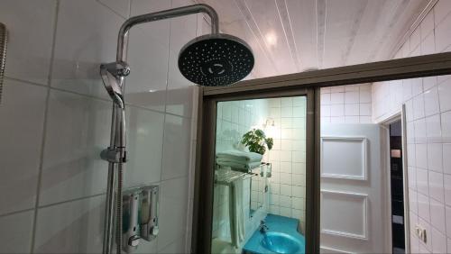 a bathroom with a shower and a mirror at Hotel Asturias in Viña del Mar