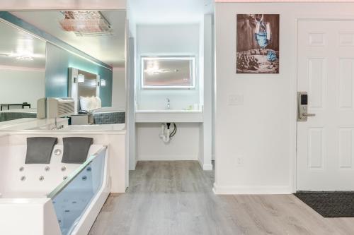 a bathroom with a sink and a mirror at Blue Beach Motel Providence North Kingstown in North Kingstown