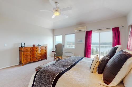 a bedroom with a large bed with a large window at The Lookout in Union