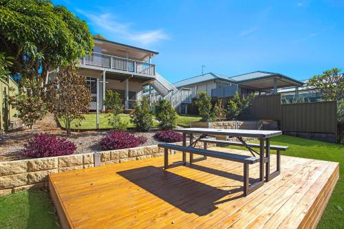 Сад в Serenity at Umina Beach Renovated Coastal Retreat