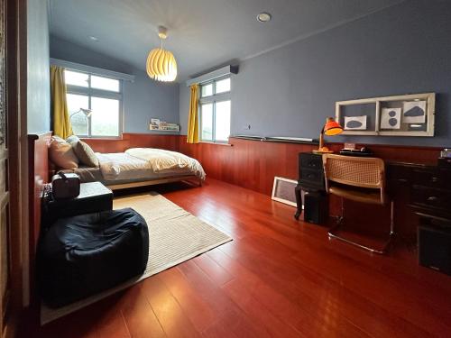 a living room with a couch and a table at Beacon Yard Jiufen 九份拾光書院 in Jiufen