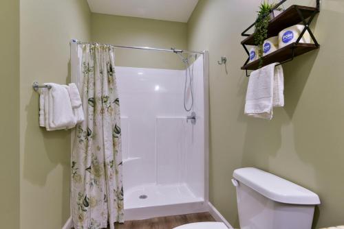 a bathroom with a shower and a toilet at Luxury Condos at Thousand Hills - Heart of Branson - Beautifully remodeled - Spacious and Affordable in Branson