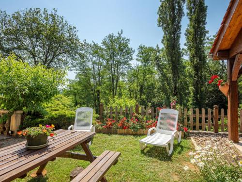 Photo de la galerie de l'établissement Maison Périgourdine avec Jardin, Terrasse et Accès Wifi à 3.5 km des Eyzies de Tayac - FR-1-616-131, à Tursac