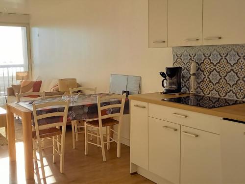 Appartement moderne 2 chambres, 2 salles d'eau, face mer, parking, proche commerces, St Jean de Monts - FR-1-323-276