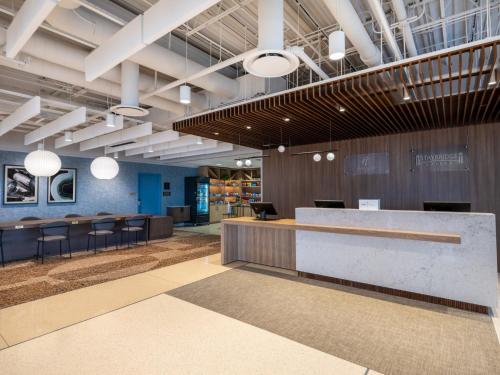 an office lobby with a reception desk and chairs at Staybridge Suites Chicago O'Hare - Rosemont by IHG in Rosemont