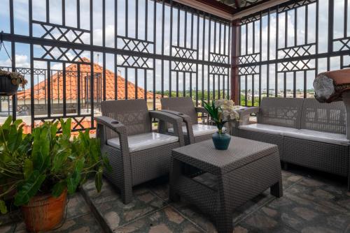 a room with chairs and a table with a view of a building at Loft con terraza en Santo Domingo in La Estrella