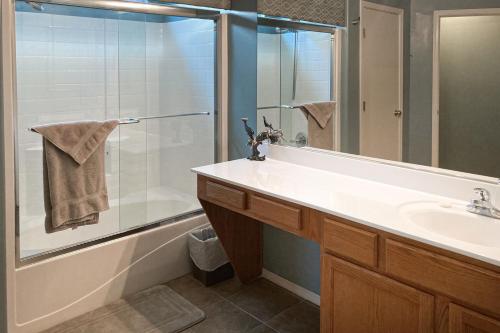 a bathroom with a sink and a shower at Good Memories in Goodyear in Goodyear