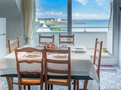 Duplex 5 pièces avec balcon à 30m de la plage - 7 couchages, acceptant animaux, wifi et parking - FR-1-349-114