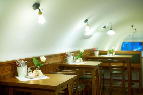 
a kitchen with a table, chairs, and a table cloth at Rathauskeller Melk in Melk
