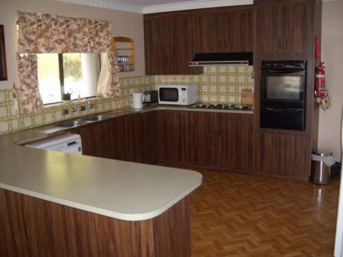 Η κουζίνα ή μικρή κουζίνα στο Kev's Place - Coobowie