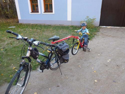 a little boy sitting on a bike next to two bikes at chalupa U Hovorků s bazénem - u pískoven Vlkov in Veselí nad Lužnicí