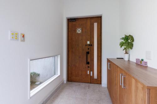 a hallway with a wooden door and a window at Coldio Marina Kin in Kin