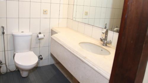 Koupelna v ubytování HOTEL METRO REGENCY