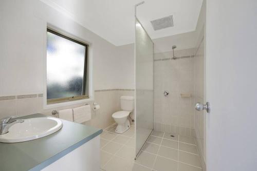 Ένα μπάνιο στο Logans Beach Apartments - Elements