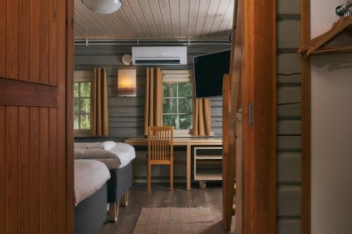 a room with a desk and a room with a bedroom at Break Sokos Hotel Bomba in Nurmes