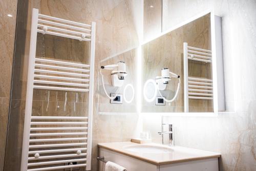 Koupelna v ubytování Amfora Hotel & Spa
