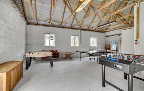 Η αίθουσα παιχνιδιών του Gorgeous Home In Bogense With Wifi