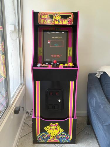 Gallery image of Paradise Place Play MsPacMan, PingPong, or go 4miles to Beaches, House has a Car Port, Grill, 3 TV's, board games, queen size sofa sleeper and fold out mattress to sleep up to 10, Pet Friendly in Largo