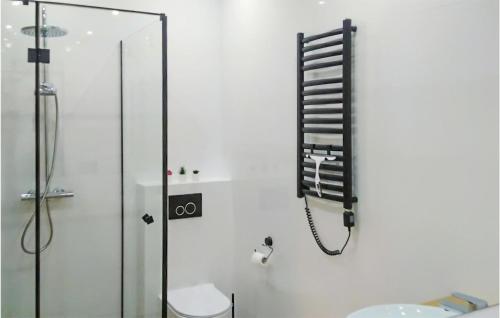Awesome Apartment In Zator With Wifi tesisinde bir banyo