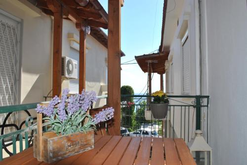 Gallery image of HARBOUR ROOMS in Néa Michanióna