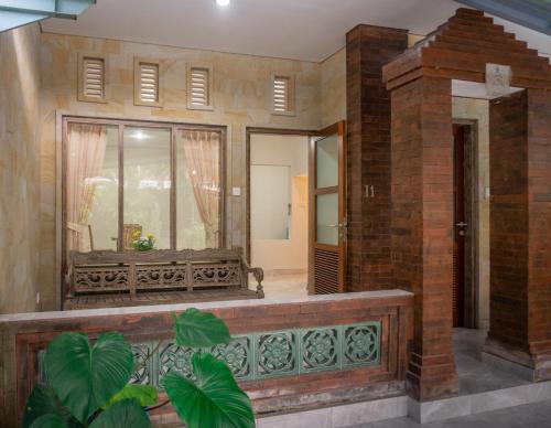 a lobby of a house with a brick wall at Townhouse, Pool & Kitchen, Ubud, Cucus Mondok in Ubud