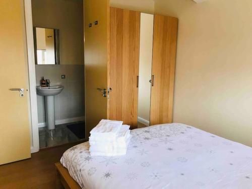 3-bedroom house - car parking - air conditioning photo 12